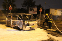  بالفيديو: احتراق مركبة في مدينة يافا وطواقم الاطفائية تهرع إلى المكان 